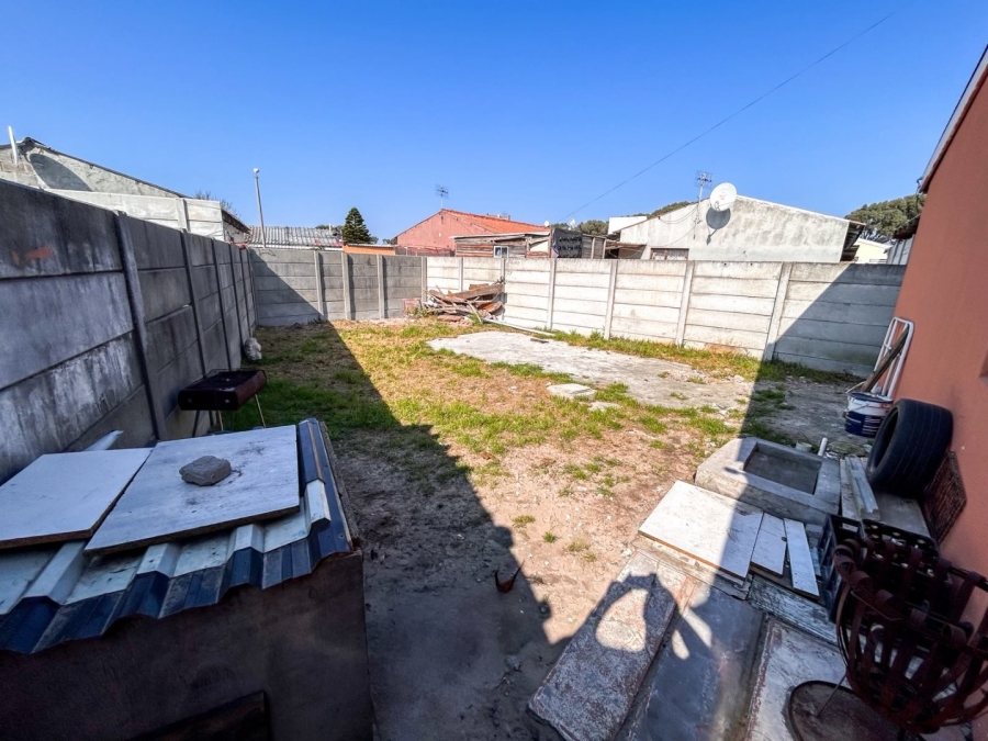 2 Bedroom Property for Sale in Lentegeur Western Cape